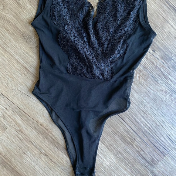 Black Lace Zara Bodysuit - Picture 3 of 3